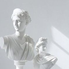white statue of women aesthetic